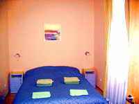 Bedroom with one double bed - Bungalow stone in Sovinyon