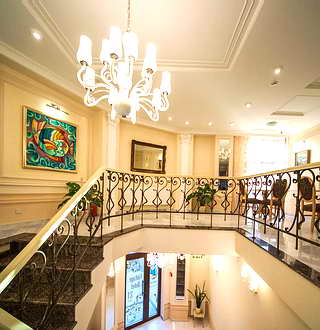 Лестница Отеля Винтаж на Французком бульваре в центре Одессы у моря