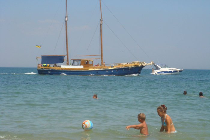 Морские прогулки в Одессе Большие яхты Танго